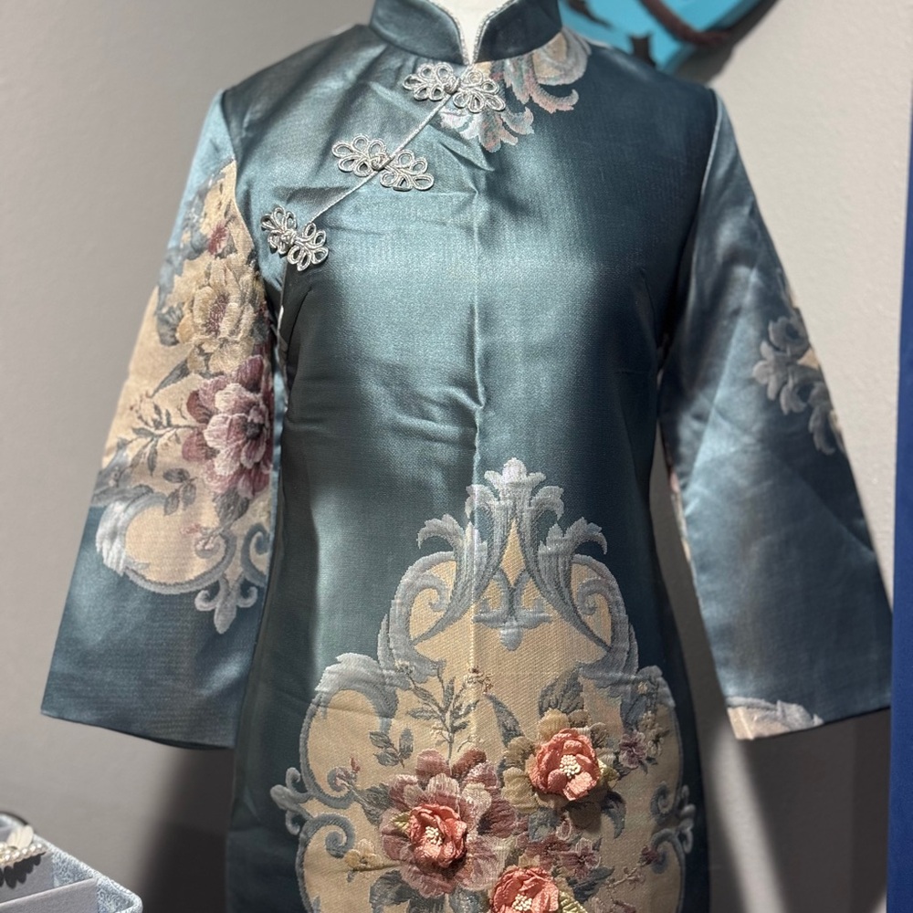 Elegant Warm Floral Embroidered Qipao